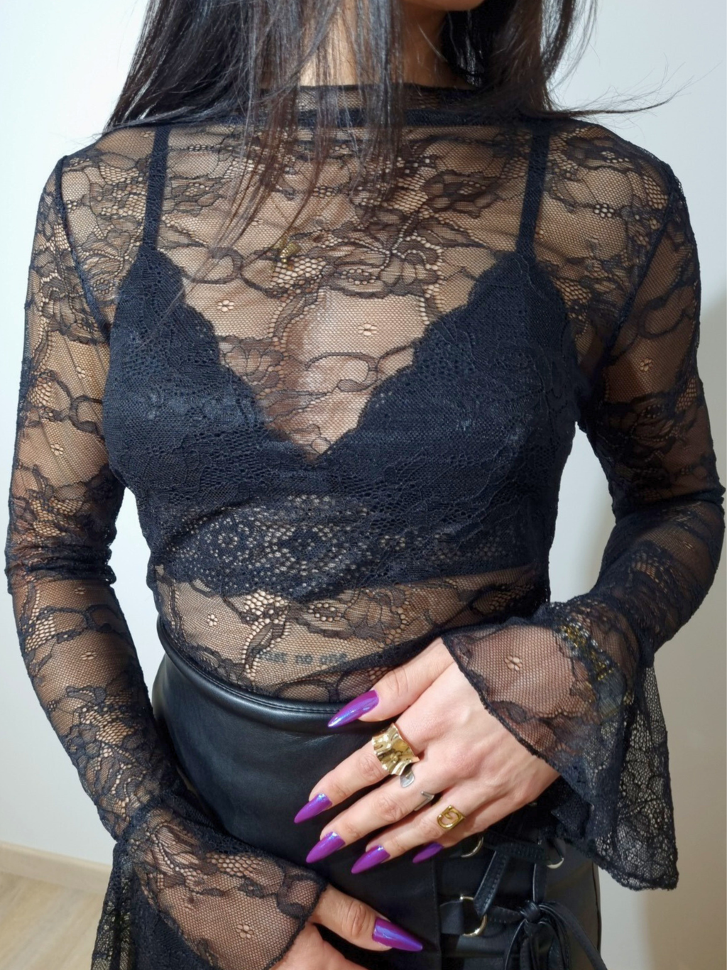 top dentelle femme, haut noir chic, tenue soirée élégante, top à manches longues, Maison Sélène, mode française, intemporel féminin