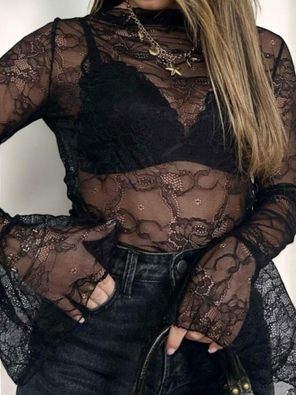 top dentelle femme, haut noir chic, tenue soirée élégante, top à manches longues, Maison Sélène, mode française, intemporel féminin